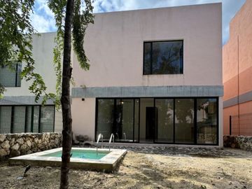 Casa con alberca privada en venta, Avenida Coba, Tulum.