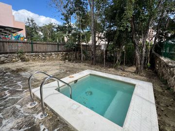 Casa con alberca privada en venta, Avenida Coba, Tulum.