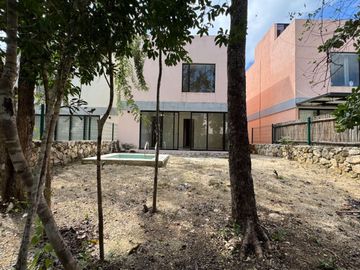 Casa con alberca privada en venta, Avenida Coba, Tulum.