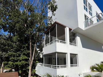 Departamento con lock-off, balcón con vistas a la naturaleza, en venta
