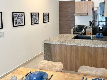 Departamento con lock-off, balcón con vistas a la naturaleza, en venta