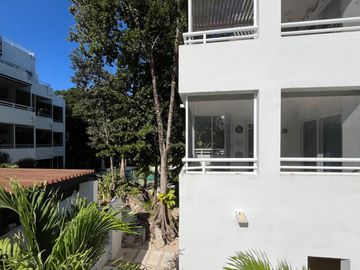 Departamento con lock-off, balcón con vistas a la naturaleza, en venta