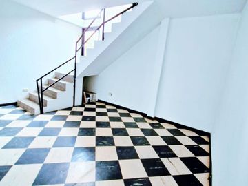SE VENDE AMPLIO TRIPLEX 170.00 M2 EN URBANIZACIÓN SANTA ISABEL, DISTRITO DE CARABAYLLO