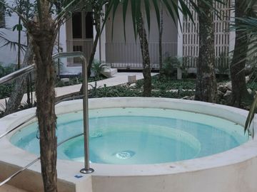 Condo amueblado, vista al campo de golf, venta, Tulum Country Club