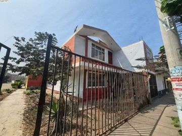 OCASION PARA REMODELAR VENTA DE CASA FRENTE A PARQUE CARABAYLLO