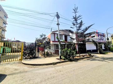 OCASION PARA REMODELAR VENTA DE CASA FRENTE A PARQUE CARABAYLLO