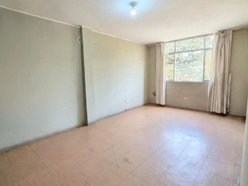 OCASION PARA REMODELAR VENTA DE CASA FRENTE A PARQUE CARABAYLLO