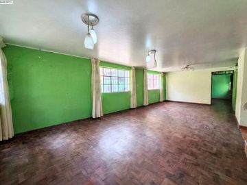 OCASION PARA REMODELAR VENTA DE CASA FRENTE A PARQUE CARABAYLLO