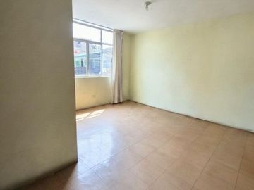 OCASION PARA REMODELAR VENTA DE CASA FRENTE A PARQUE CARABAYLLO