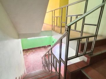 OCASION PARA REMODELAR VENTA DE CASA FRENTE A PARQUE CARABAYLLO