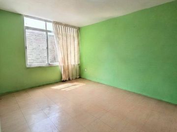 OCASION PARA REMODELAR VENTA DE CASA FRENTE A PARQUE CARABAYLLO