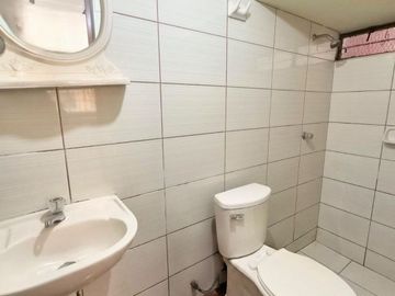 OCASION PARA REMODELAR VENTA DE CASA FRENTE A PARQUE CARABAYLLO