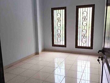 Di rumah nyaman di cluster  mahagoni  graha raya