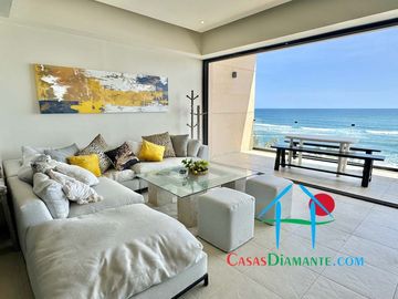 Departamento a pie de playa con terraza y vista frontal al mar