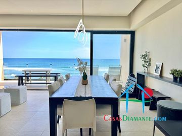 Departamento a pie de playa con terraza y vista frontal al mar