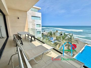 Departamento a pie de playa con terraza y vista frontal al mar