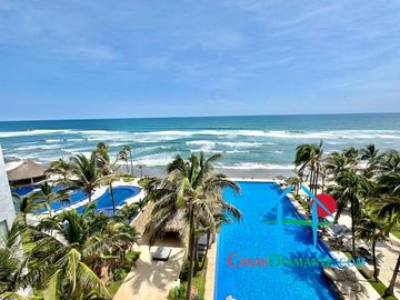 Departamento a pie de playa con terraza y vista frontal al mar