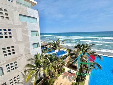 Departamento a pie de playa con terraza y vista frontal al mar