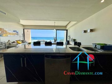 Departamento a pie de playa con terraza y vista frontal al mar