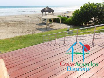 Departamento a pie de playa con terraza y vista frontal al mar