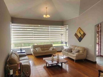 VENDO CASA DE 454.74m2 construida en terreno de 1.295.13m2 dentro Urbanización el Condado.