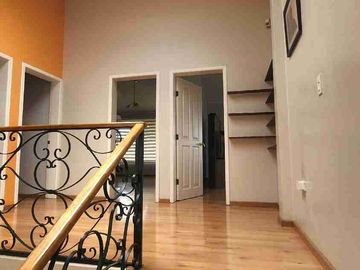VENDO CASA DE 454.74m2 construida en terreno de 1.295.13m2 dentro Urbanización el Condado.