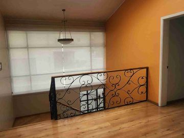 VENDO CASA DE 454.74m2 construida en terreno de 1.295.13m2 dentro Urbanización el Condado.