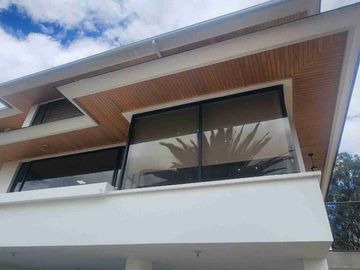 VENDO CASA DE 454.74m2 construida en terreno de 1.295.13m2 dentro Urbanización el Condado.