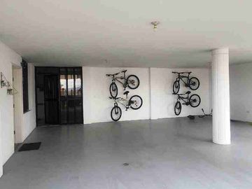 VENDO CASA DE 454.74m2 construida en terreno de 1.295.13m2 dentro Urbanización el Condado.
