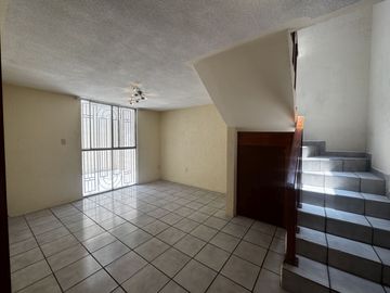 Casa amplia en RENTA en Villas Campestre. 185 m² de Construcción. A solo 200 m de Prol. Zaragoza
