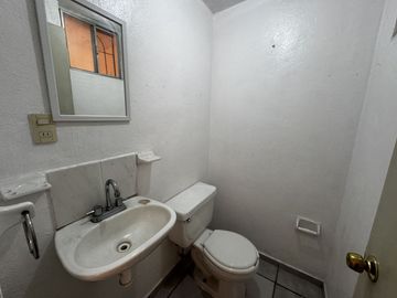 Casa amplia en RENTA en Villas Campestre. 185 m² de Construcción. A solo 200 m de Prol. Zaragoza