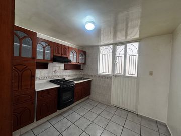 Casa amplia en RENTA en Villas Campestre. 185 m² de Construcción. A solo 200 m de Prol. Zaragoza