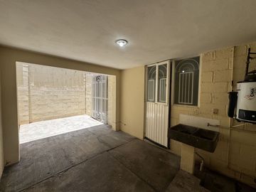 Casa amplia en RENTA en Villas Campestre. 185 m² de Construcción. A solo 200 m de Prol. Zaragoza