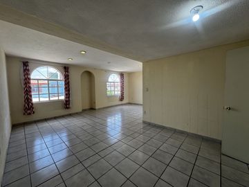 Casa amplia en RENTA en Villas Campestre. 185 m² de Construcción. A solo 200 m de Prol. Zaragoza