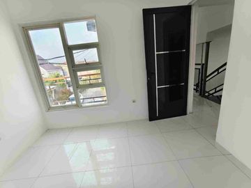 Dijual Rumah Greenlake Surabaya Timur