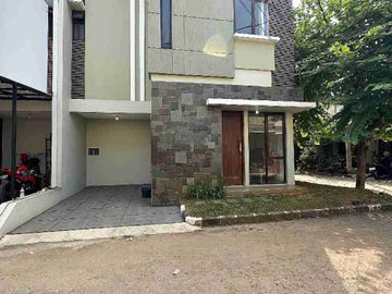 Rumah Baru Posisi Hook di Condet Dekat PGC Cililitan, TB.Simatupang, Pasar Kramatjati, RS.Polri, Sekolah Global Jaya