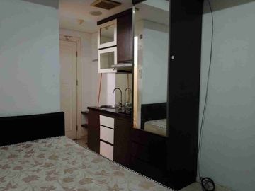 di sewakan  apartemen green lake Sunter tipe studio semi furnished
