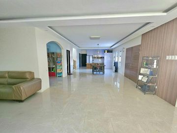 7BR House & Lot in Marcelo Green Village, Parañaque City