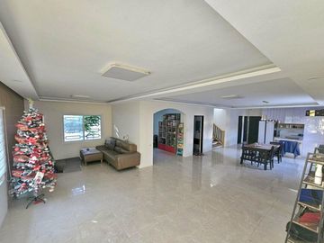 7BR House & Lot in Marcelo Green Village, Parañaque City