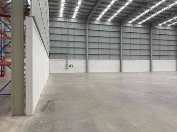 Bodega en renta con andenes