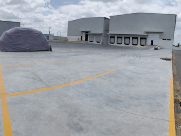 Bodega en renta con andenes