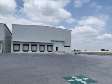 Bodega en renta con andenes