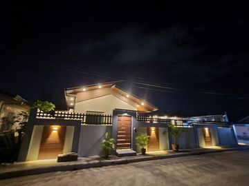 Bungalow House and Lot for sale/rent with 3 bedrooms and pool in Royal Meadows Subdivision