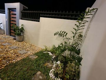 Bungalow House and Lot for sale/rent with 3 bedrooms and pool in Royal Meadows Subdivision