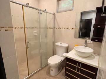 FS: House & Lot in Urdaneta Village, Makati City.