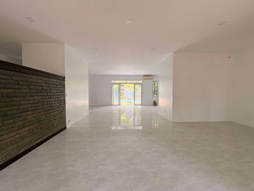 FS: House & Lot in Urdaneta Village, Makati City.