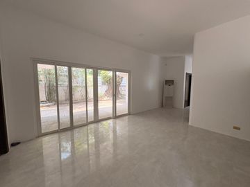 FS: House & Lot in Urdaneta Village, Makati City.