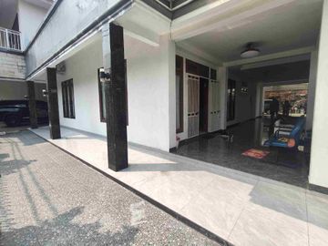 Rumah Baru Full Furnish 2 Lantai dan Strategis di Pondok Gede Jaktim