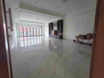 Rumah Baru Full Furnish 2 Lantai dan Strategis di Pondok Gede Jaktim