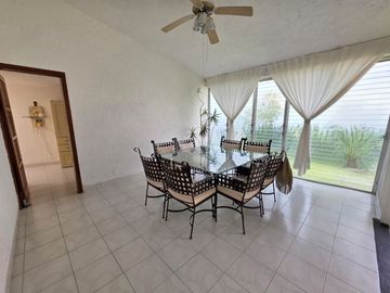CASA SOLA EN JARDINES DE CUERNAVACA
